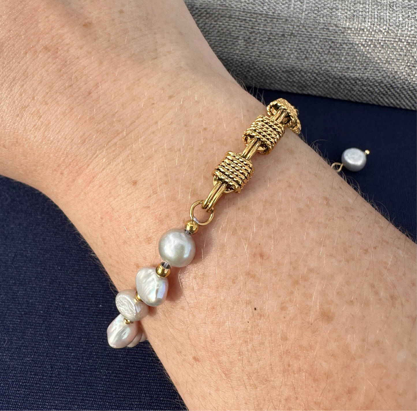 DRIP JEWELRY Blue Pearl and Chain Bracelet