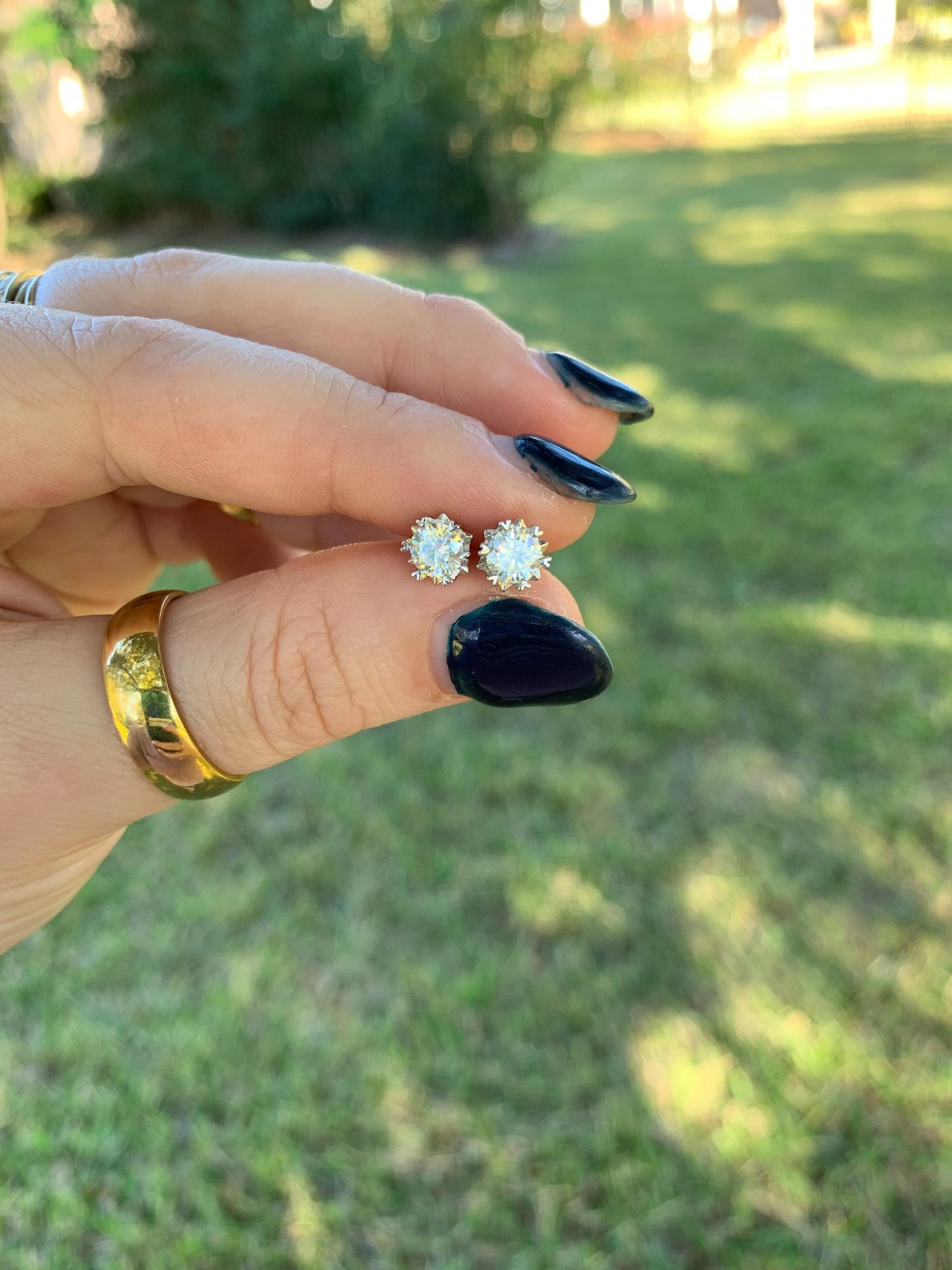 DRIP JEWELRY Moissanite Studs