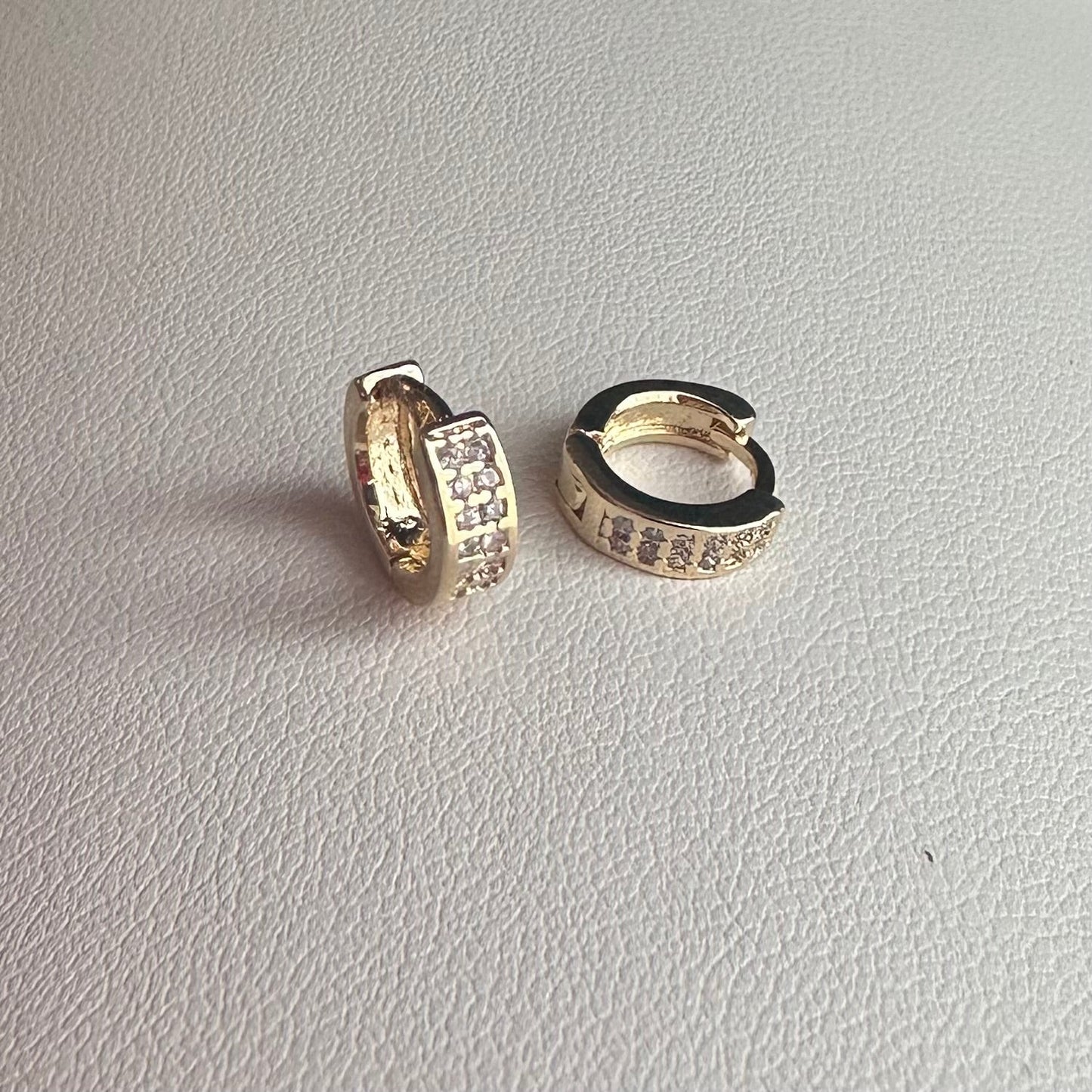 DRIP JEWELRY BY AK Earrings itty bitty sparkle (6 mm)