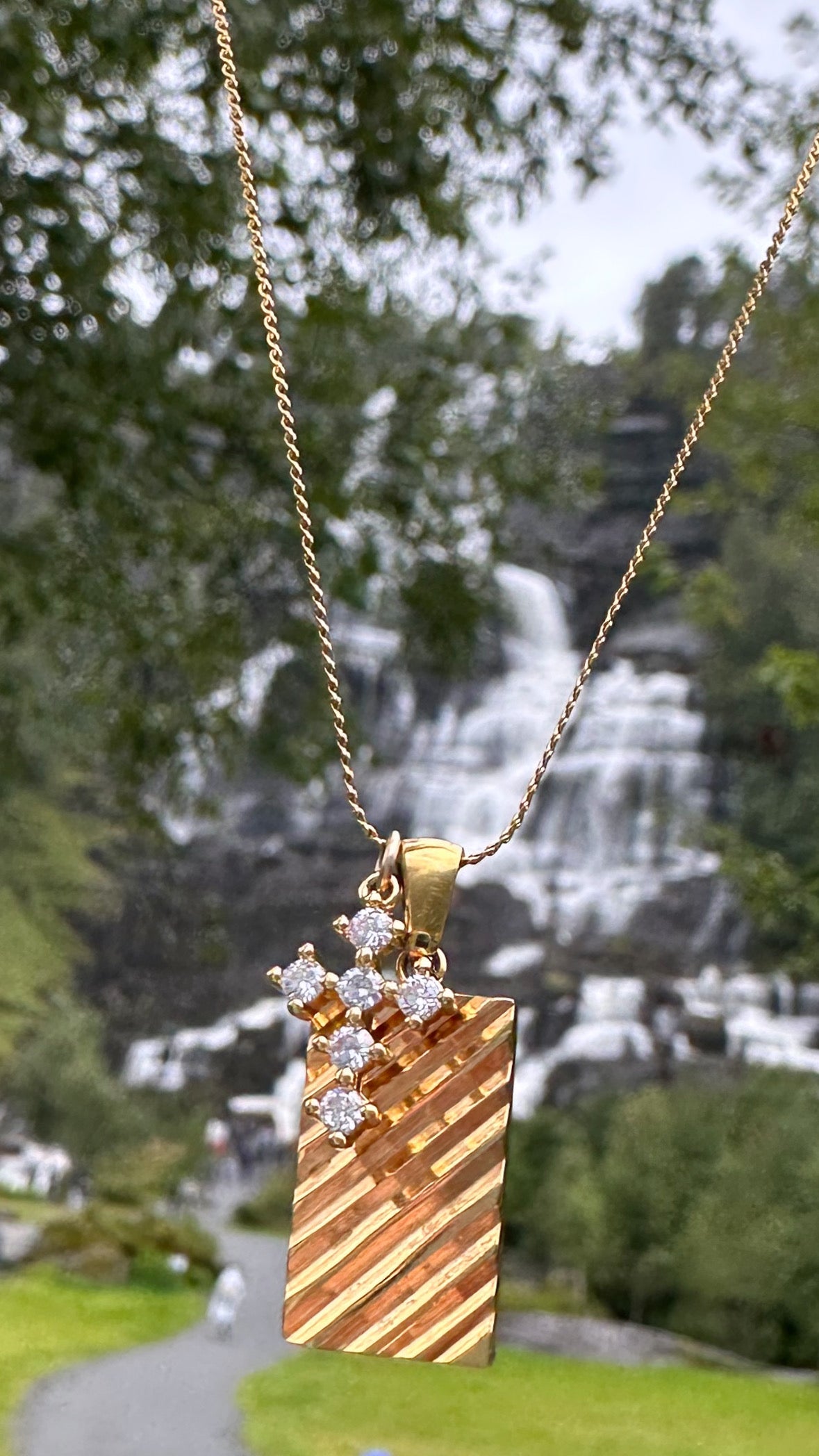 DRIP JEWELRY Cross Pendant Necklace