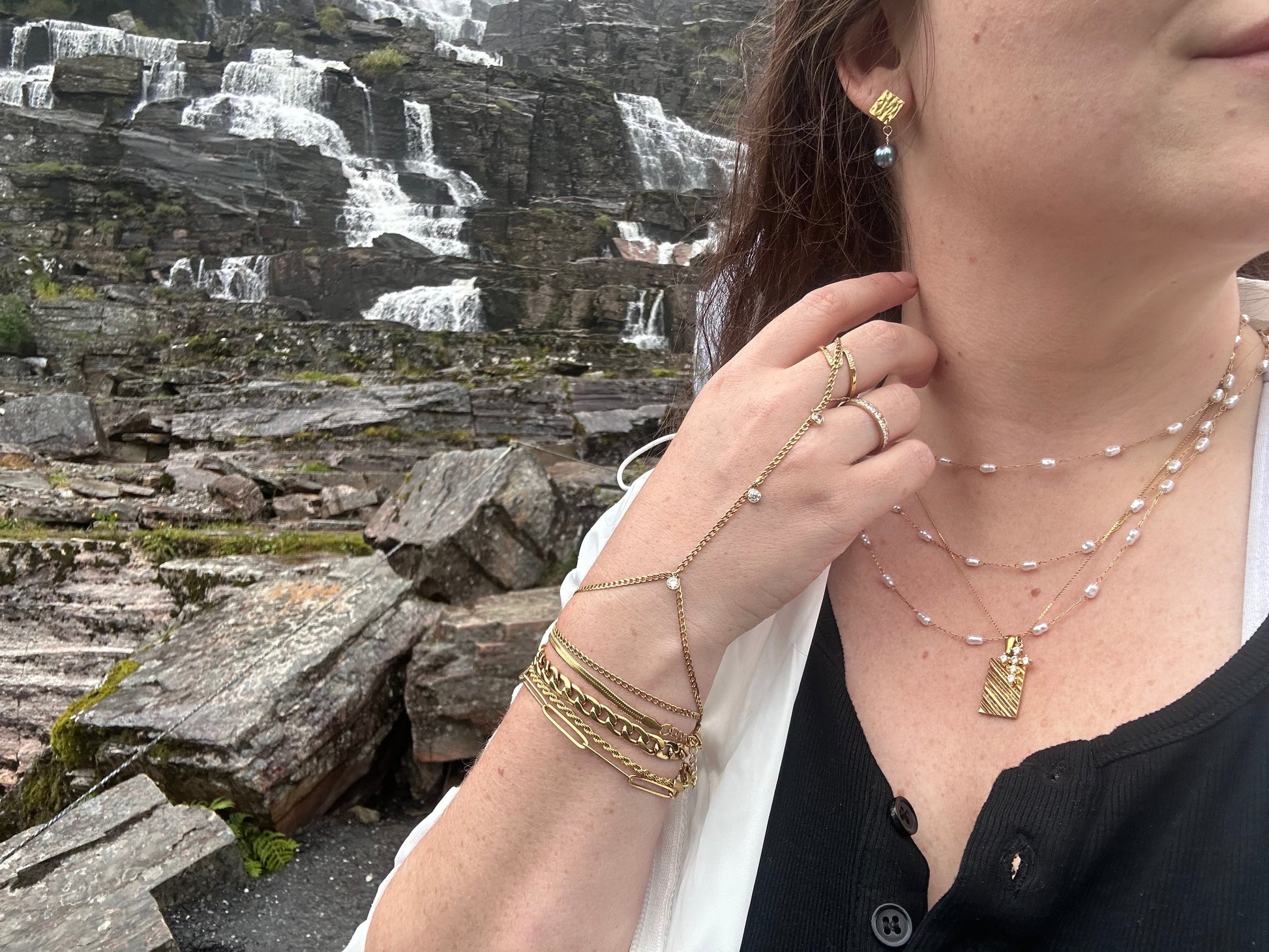 DRIP JEWELRY Cross Pendant Necklace