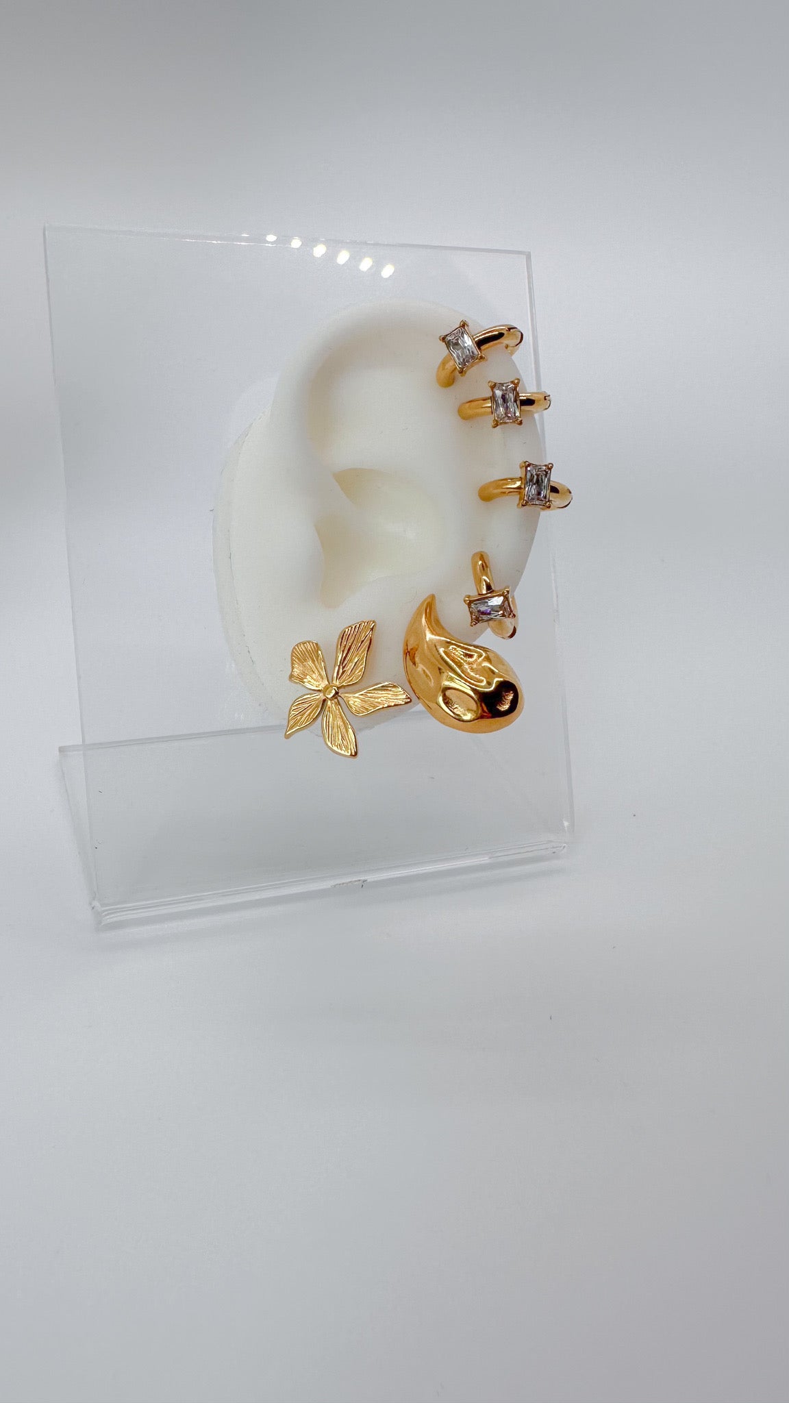 DRIP JEWELRY Earrings Gold Baguette CUFF earring