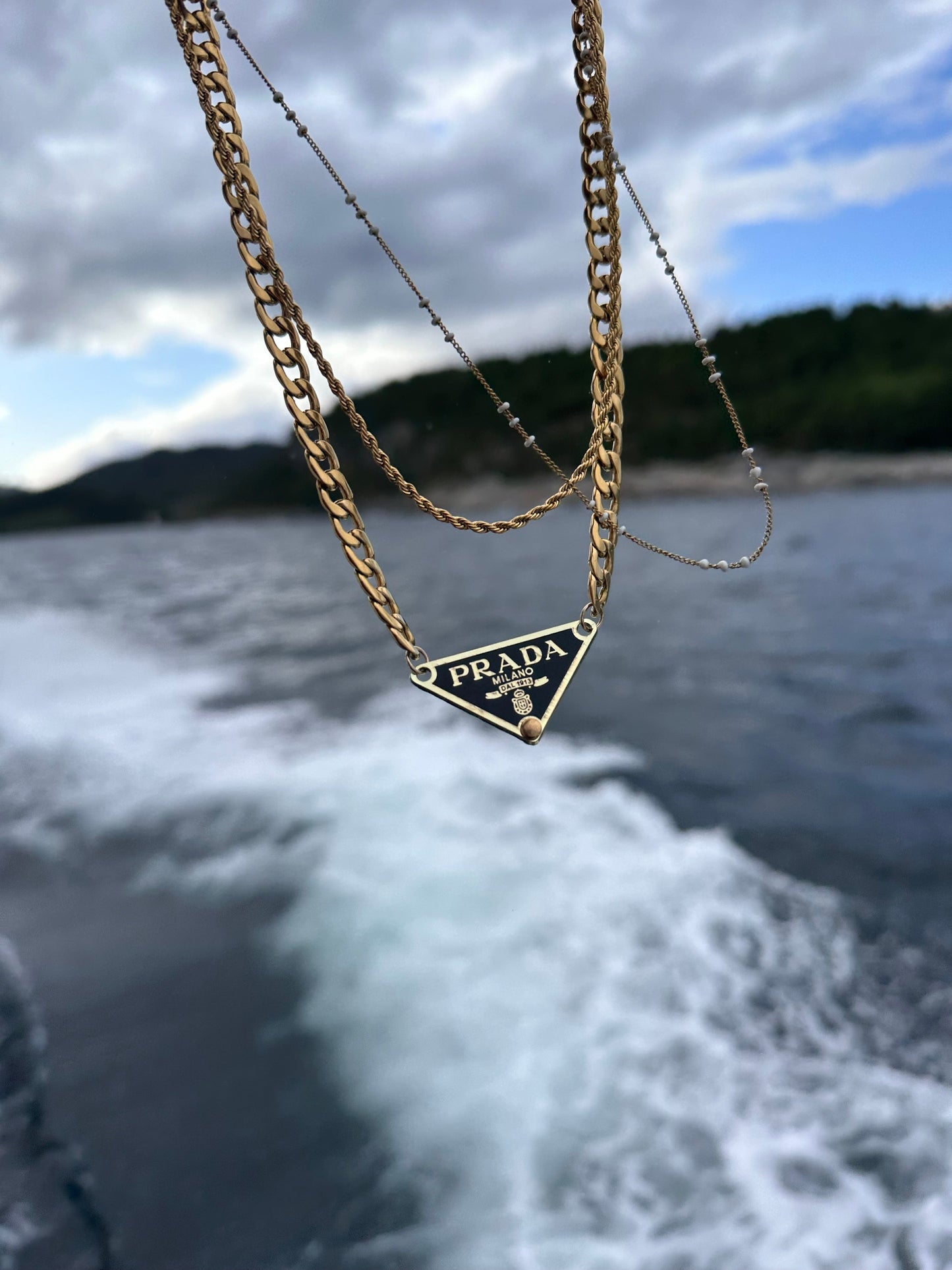 DRIP JEWELRY NECKLACES White Enamel Satellite 2.0