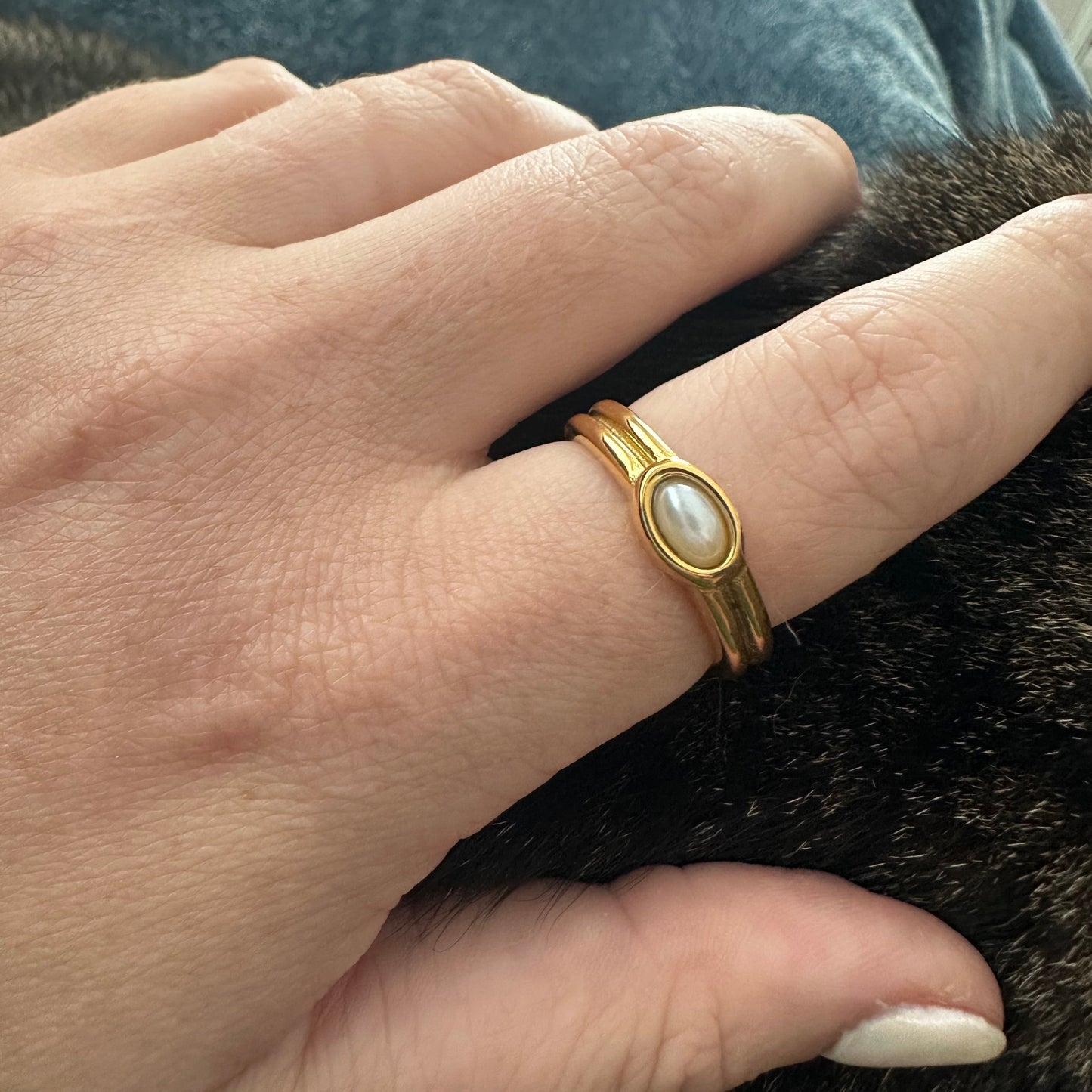 DRIP JEWELRY RINGS Pearl Oval Ring (size 6-8)