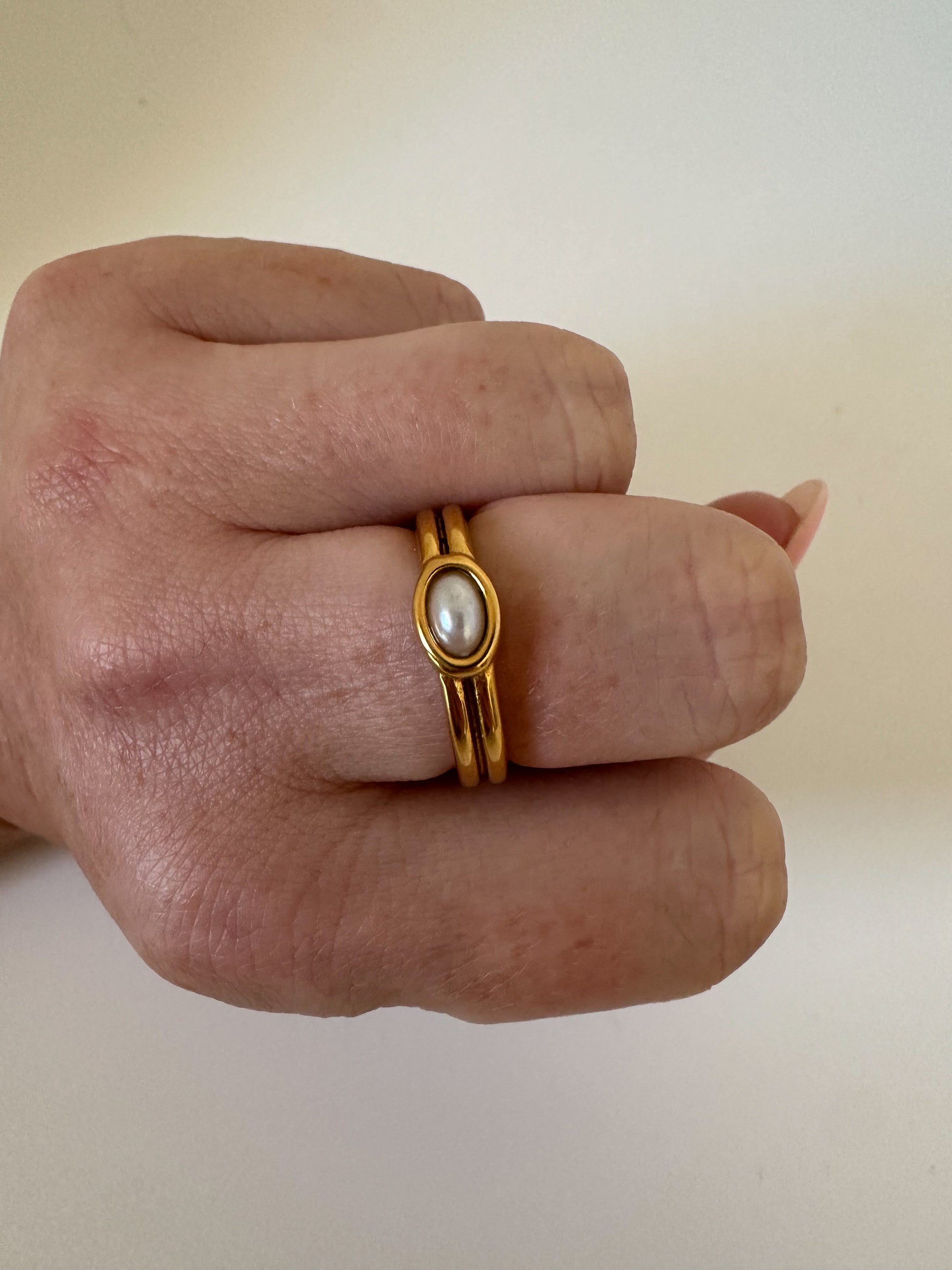 DRIP JEWELRY RINGS Pearl Oval Ring (size 6-8)
