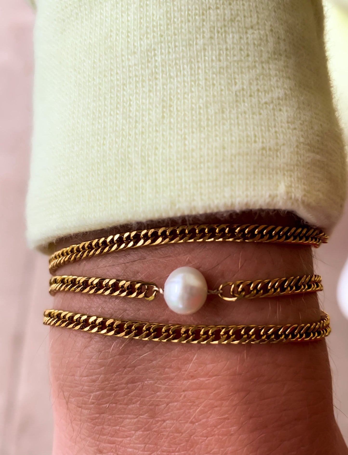 DRIP JEWELRY Bracelets Pearl on feather bracelet