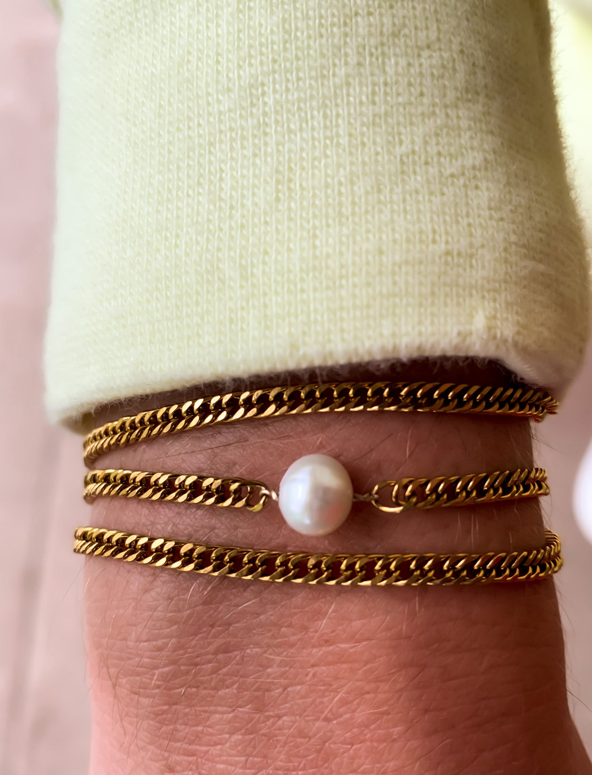 DRIP JEWELRY Bracelets Pearl on feather bracelet