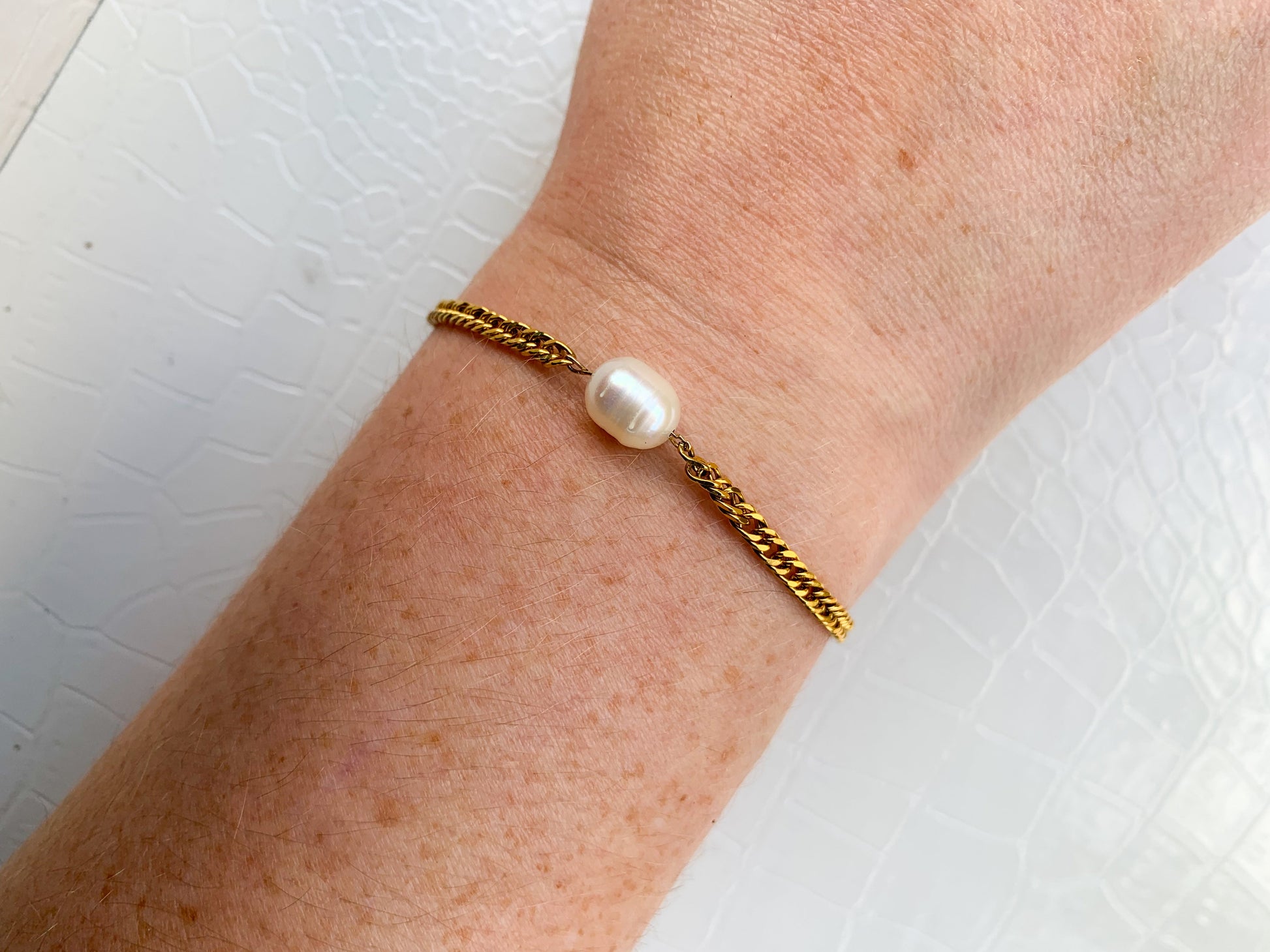 DRIP JEWELRY Bracelets Pearl on feather bracelet