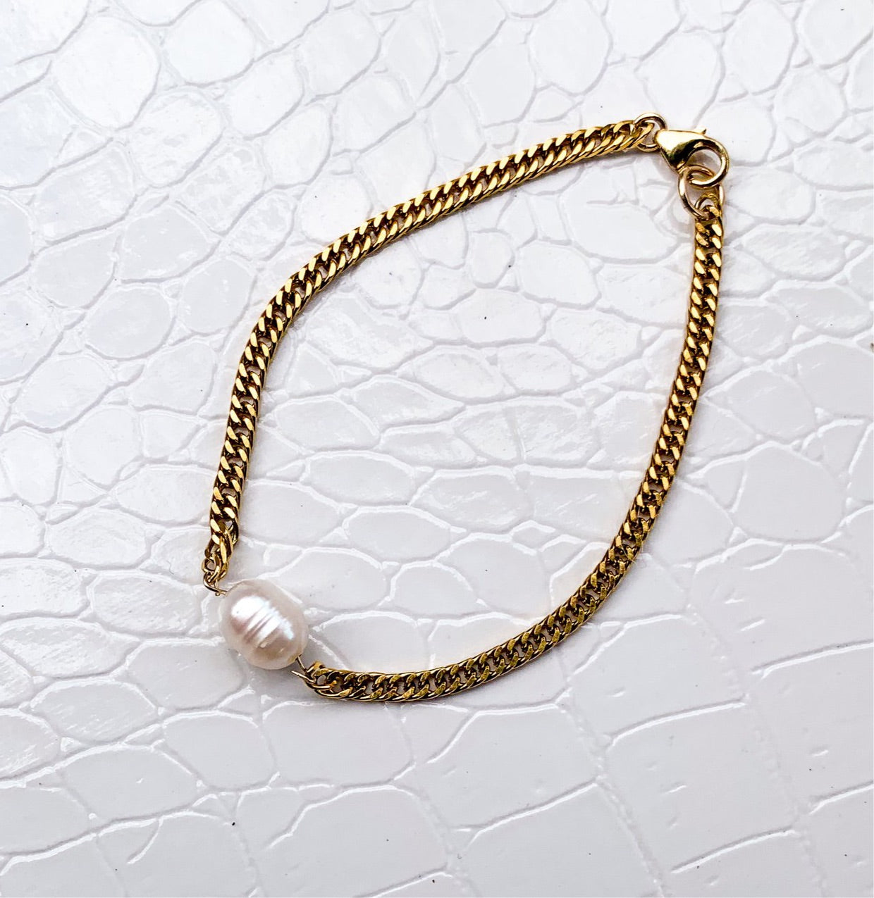 DRIP JEWELRY Bracelets Pearl on feather bracelet
