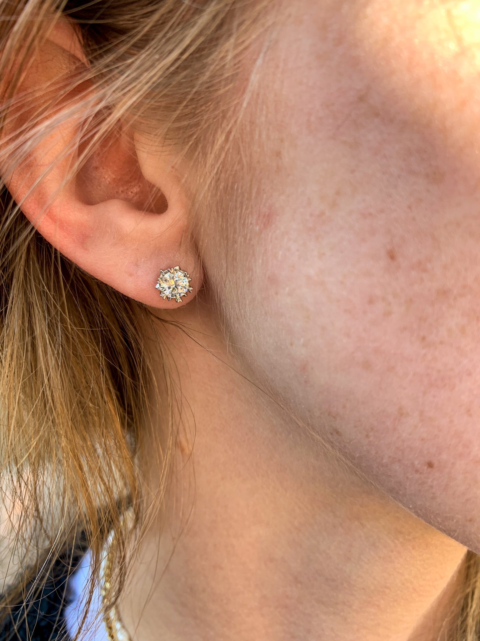 DRIP JEWELRY Moissanite Studs