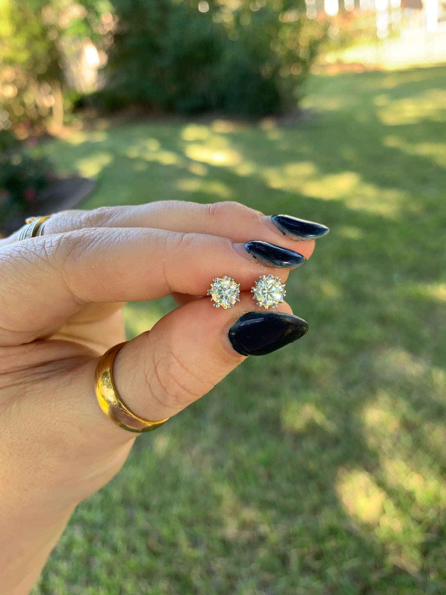 DRIP JEWELRY Moissanite Studs