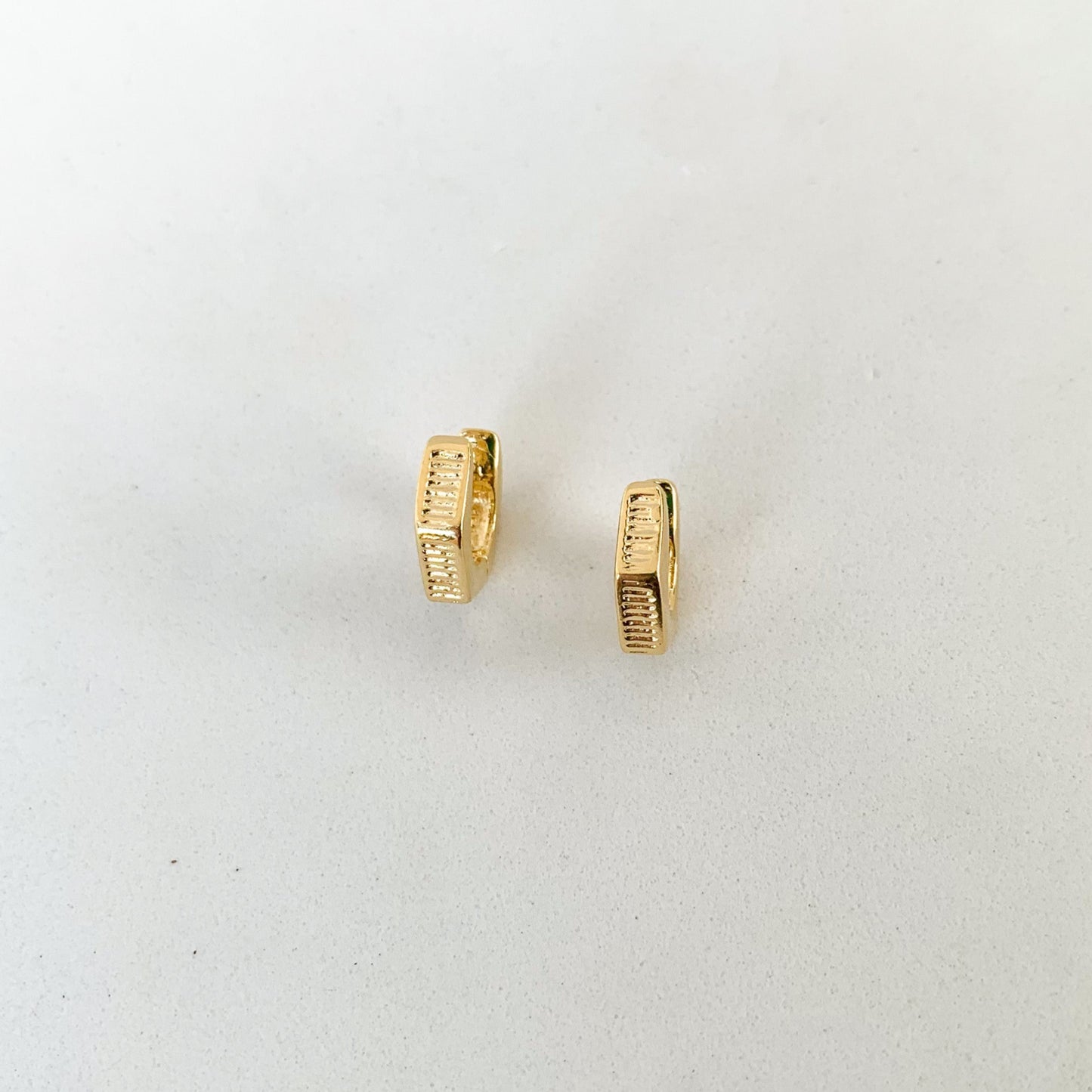 DRIP JEWELRY Tiny Squared Textured Huggies